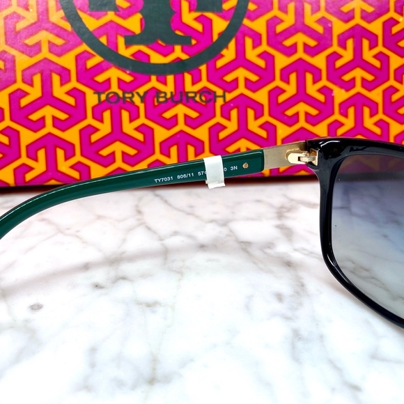 ✨Tory Burch Sunglasses - Picture 7 of 9